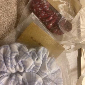 nwt Brandy melville scrunch